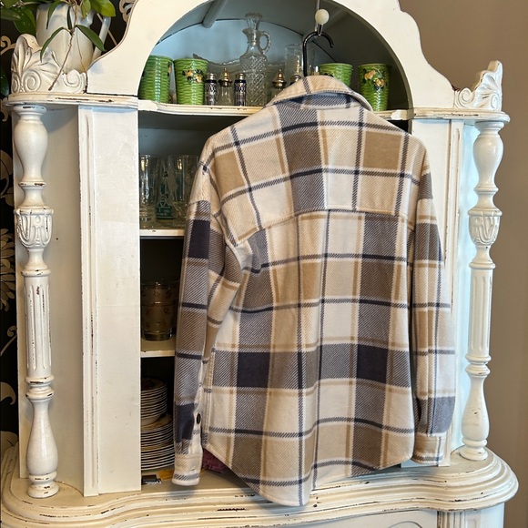 # 148 NWT PLAID SUPER SOFT BARN JACKET- small - Picture 5 of 6
